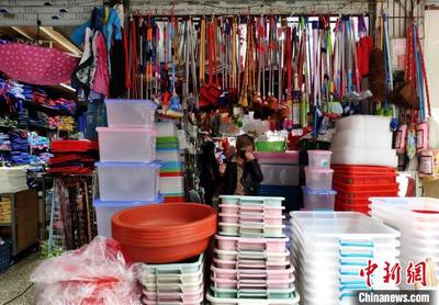 福州日用品批发市场有序复市 木材销售逐步回暖